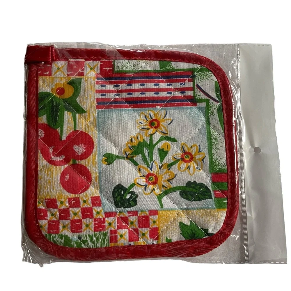 Four Pot Holders and Two Dish Cloths Fruits Florals Red White